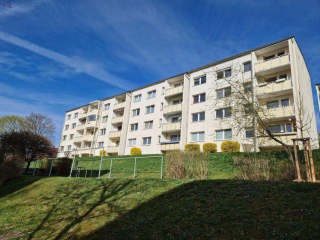 Renovierungsbedürftige 3 RW mit Süd Balkon im 1.OG in Gera Langenberg zu vermieten