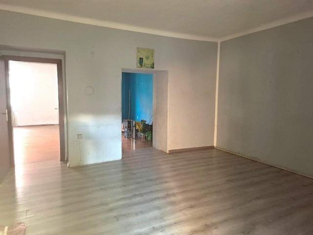 Renovierungsbedürftige 3 Zimmer Altbau Wohnung im Zentrum von Trofaiach nahe Leoben !