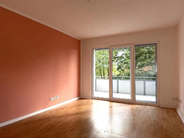 Renovierungsbedürftige 3 Zimmer Altbauwohnung mit Loggia und Balkon in Leverkusen Schlebusch!