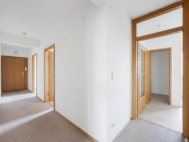 Renovierungsbedürftige 3 Zimmer Etagenwohnung im gepflegten Gemeinschaftseigentum ohne Aufzug!