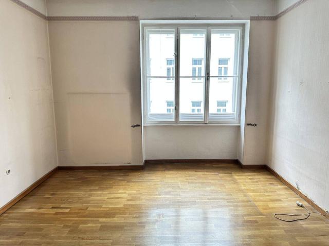 RENOVIERUNGSBEDÜRFTIGE 3 ZIMMER WOHNUNG angemessener Mietzins