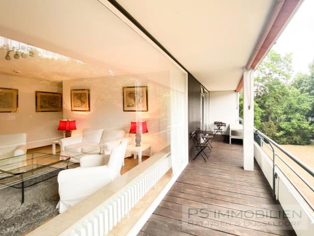 Renovierungsbedürftige 4 Zimmer Wohnung mit großem Südbalkon in Düsseldorf Golzheim