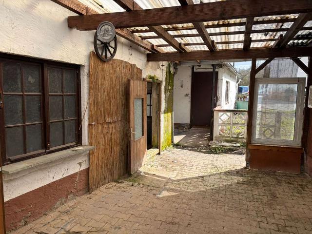 Renovierungsbedürftiges 10 Zimmer Haus in Münster Sarmsheim