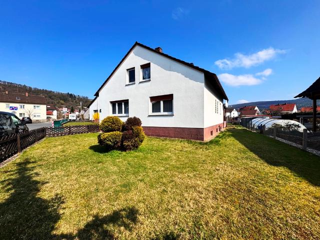 Renovierungsbedürftiges Ein bis Zweifamilienhaus mit herrlichem Garten in ruhiger Lage