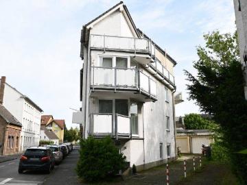Renovierungsbedürftiges Einfamilienhaus auf 4 Ebenen mit 3 Balkonen * Bj. 95 * ca.141,38 m² Wfl. * 1 Garage im Nutzungsrecht
