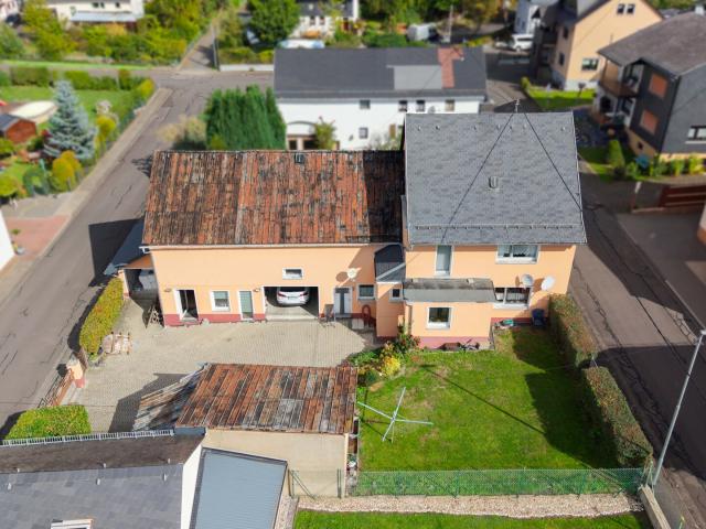 Renovierungsbedürftiges Einfamilienhaus mit großem Ausbaupotenzial und viel Platz!