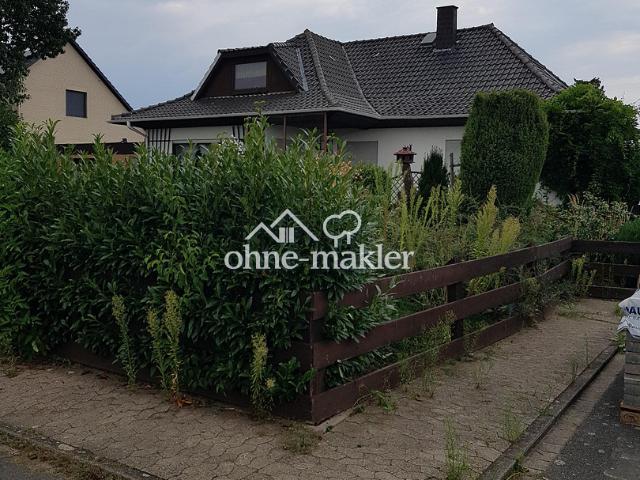 Renovierungsbedürftiges Einfamilienhaus mit großem Garten