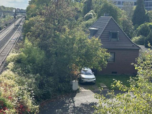 Renovierungsbedürftiges Einfamilienhaus mit großem Südgarten