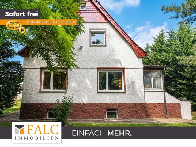 Renovierungsbedürftiges Einfamilienhaus mit viel Platz, Pool, Doppelgarage und Schuppen