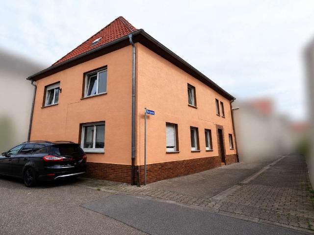 Renovierungsbedürftiges Einfamilienhaus samt Ausbaupotenzial im Herrnsheimer Ortskern