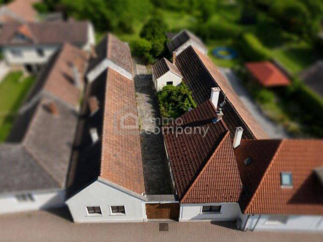 Renovierungsbedürftiges Haus mit zwei Wohneinheiten und viel Lagerfläche zu verkaufen!