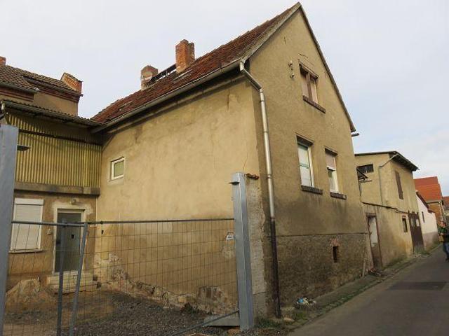 Renovierungsbedürftiges Haus, hier können Sie anpacken