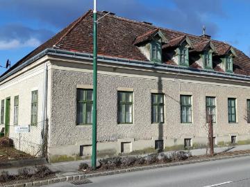 RENOVIERUNGSBEDÜRFTIGES MEHRFAMIIENHAUS IN ZENTRALER LAGE!
