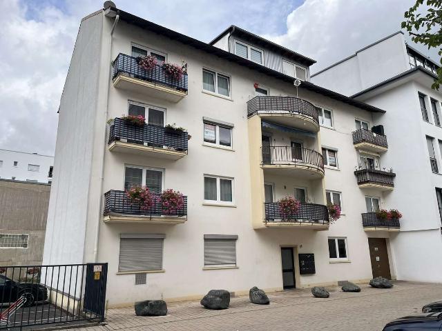 Renovierungsprojekt mit Potenzial: Leerstehende 2 Zimmer Wohnung mit Balkon in zentraler Lage