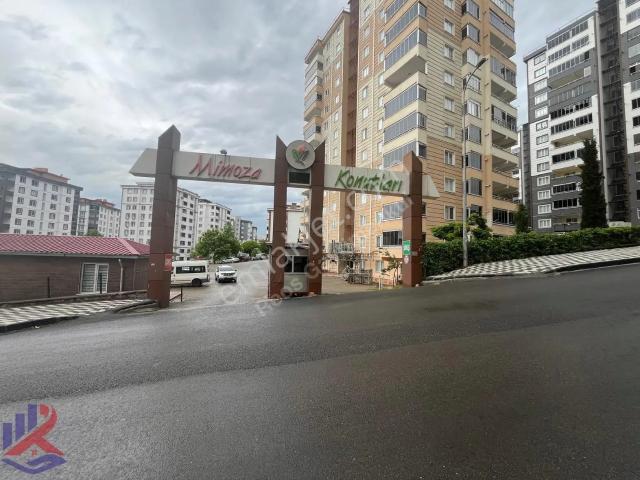 Reos Gayrimenkul'den Mimoza Sitesinde 200m² Kiralık 4+1