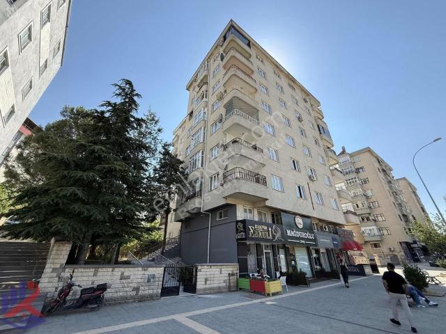 Reos Gayrimenkul'den Cadde Kenarı Kiralık Daire