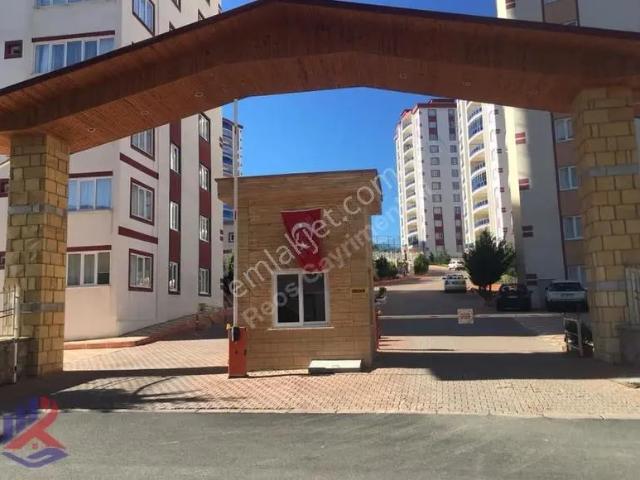 Reos Gayrimenkulden İpeksaray Sitesinde 200m² Kiralık 5+1