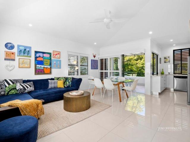 Reach for the Stars  Evocative & Definitive Mecca  Doorstep of Hastings Street  150m to Noosa Main Beach