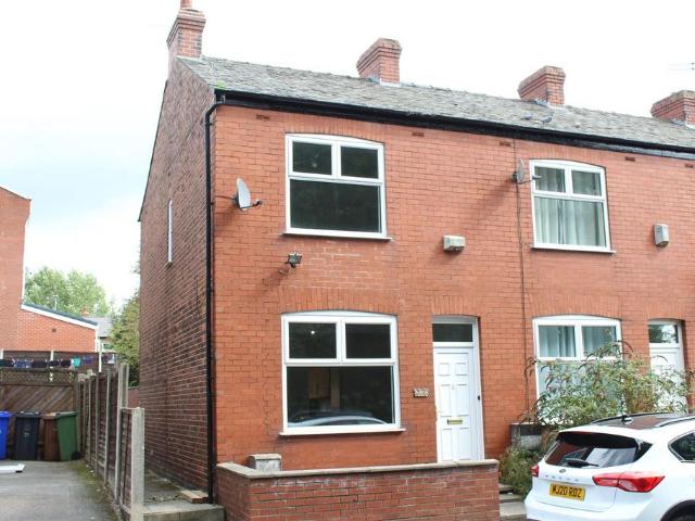 Read Street West, Hyde 2 bed end of terrace house to rent £875 pcm £202 pw