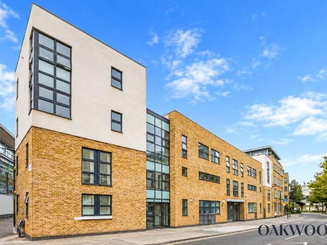 Reading Lane, London E8, 2 bed flat to rent, £2,500 pcm | PrimeLocation