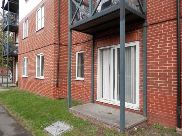 Reading RG1 2 bed apartment to rent £1,350 pcm £312 pw