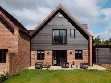 Reading Road, Henley On Thames RG9, 3 bed cottage to rent, £5,950 pcm | PrimeLocation