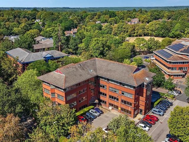 Reading Road North, Fleet GU51 Studio to rent £1,200 pcm £277 pw