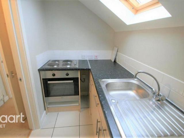 Reading Road South, Fleet 1 bed apartment to rent £1,050 pcm £242 pw