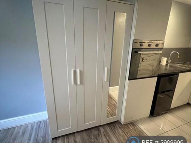 Reading Road, Winnersh, Wokingham, RG41 Studio to rent £850 pcm £196 pw