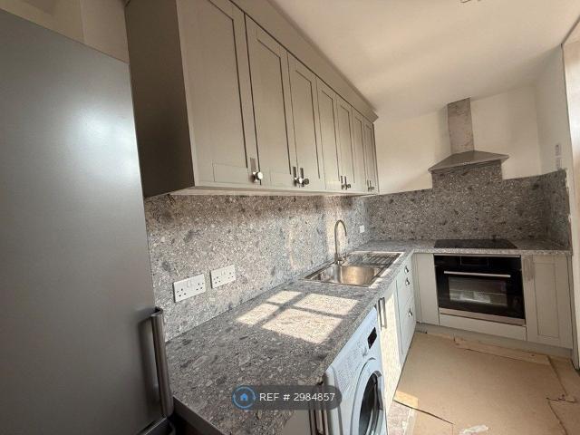 Readings Court, Birmingham B13, 2 bed flat to rent, £1,200 pcm | PrimeLocation