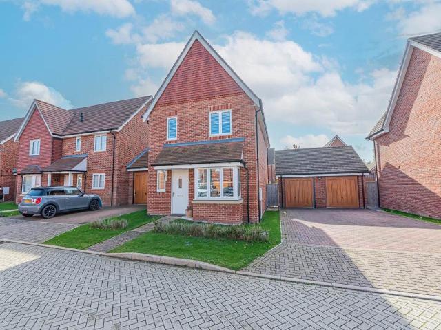 Readwin Crescent, 3 bed house to rent £2,500 pcm £577 pw
