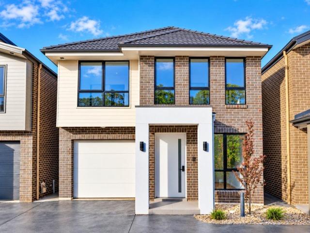 Ready to Move in Now. in Prime Location in Riverstone