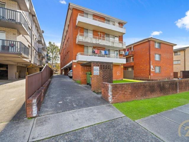 READY TO MOVE IN OR THE PERFECT INVESTMENT OPPORTUNITY
