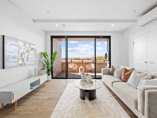 Ready to Move In| Brand New Sub Penthouse Lifestyle | Reserve Views | 500m to Metro