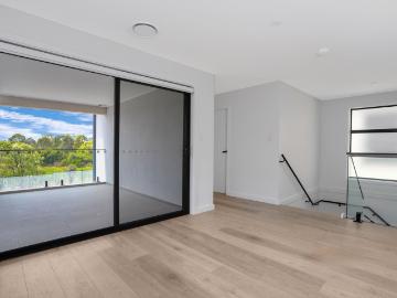 Ready to move in Luxury home with 4/5 Bedrooms Full 3 Bath + Double Garage