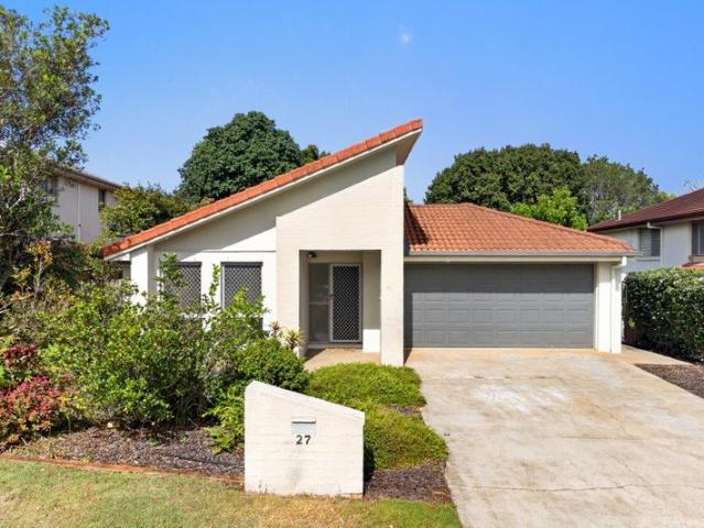 READY TO MOVE IN LOW SET IN CUL DE SAC POSITION