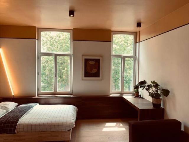 Ready to move in studio near the Coupure