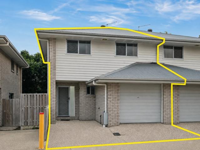 Ready To Move In Townhouse Offering Space and Convenience
