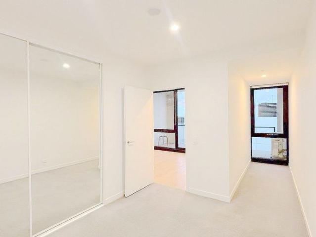 Ready to Move In – 1 Bed 1 Bath Apartment with Private Balcony & Secure Parking, Central Box Hill