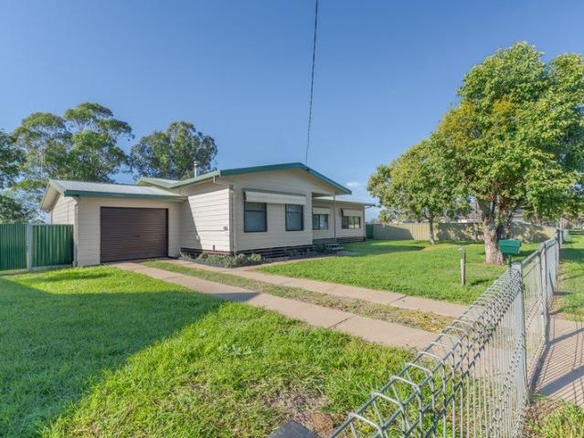 Ready to move straight in! Four bedroom home on 1,397m²