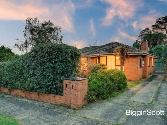 READY FOR A NEW LEASE ON LIFE ON A SIZEABLE 793 SQM APPROX. !