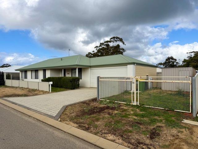 Ready for You Right Now 3 Bedroom 2 Bathroom Brick Home Side Access Parking