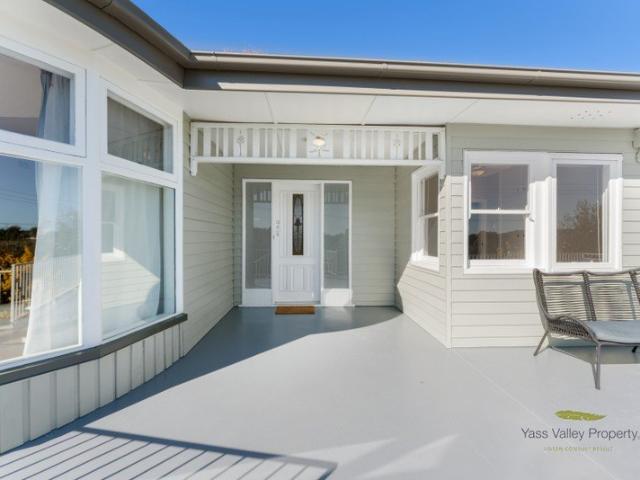 Ready Set Move into this Charming Elevated Home and Close to the CBD!
