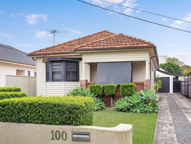 Readymade Cottage Style Retreat in Quiet Family Friendly Cul De Sac
