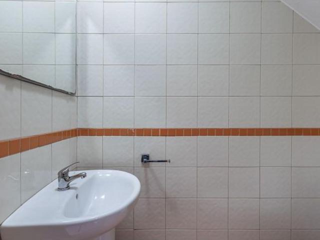 Real de Cartuja. Bonito dúplex del año 2008 con 2 dormitorios, salón cocina, baño y aseo