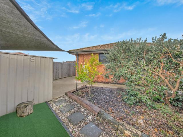real estate for lease 2/8 bremner court mill park, vic