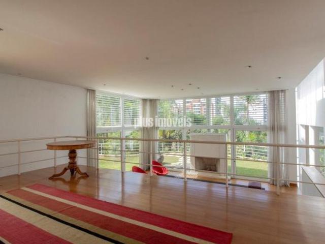 Real Parque 980,0m²AC 1.15,0m² Área de Terreno 4 Suítes 10 Vagas