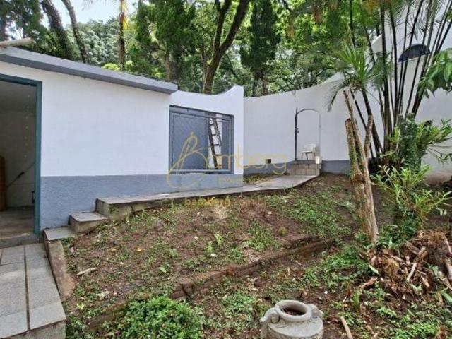 Real Parque, abaixo do preço, terreno de 807 m2, 4 quartos/suíte, 500 m2 construidos.Confira!
