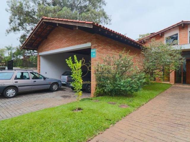 Real Parque Ampla casa térrea com jardim, 4 dormitórios e 4 vagas!