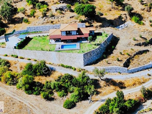 Real'den Orhanlı'da 2300 M² Çiftlik Evi Havuzlu